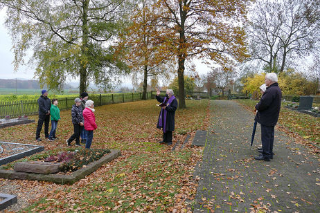 Gräbersegnung auf dem Friedhof in Naumburg